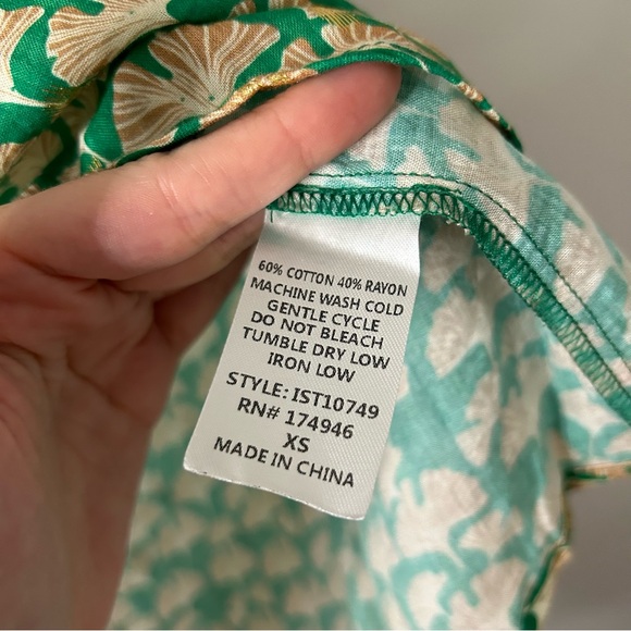 Periwinkle Collection Boutique Green Metallic Gold Printed Ruffle Blouse - Picture 5 of 8